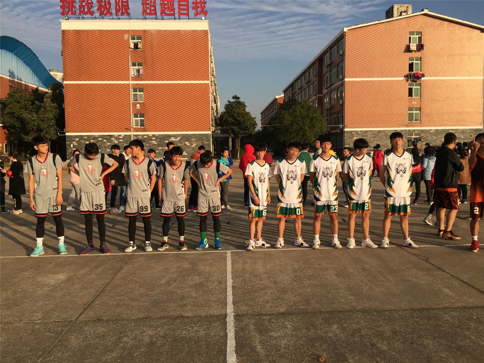 百树教育南昌市麻丘高级中学在本届阳光体育节期间开展高中年级篮球