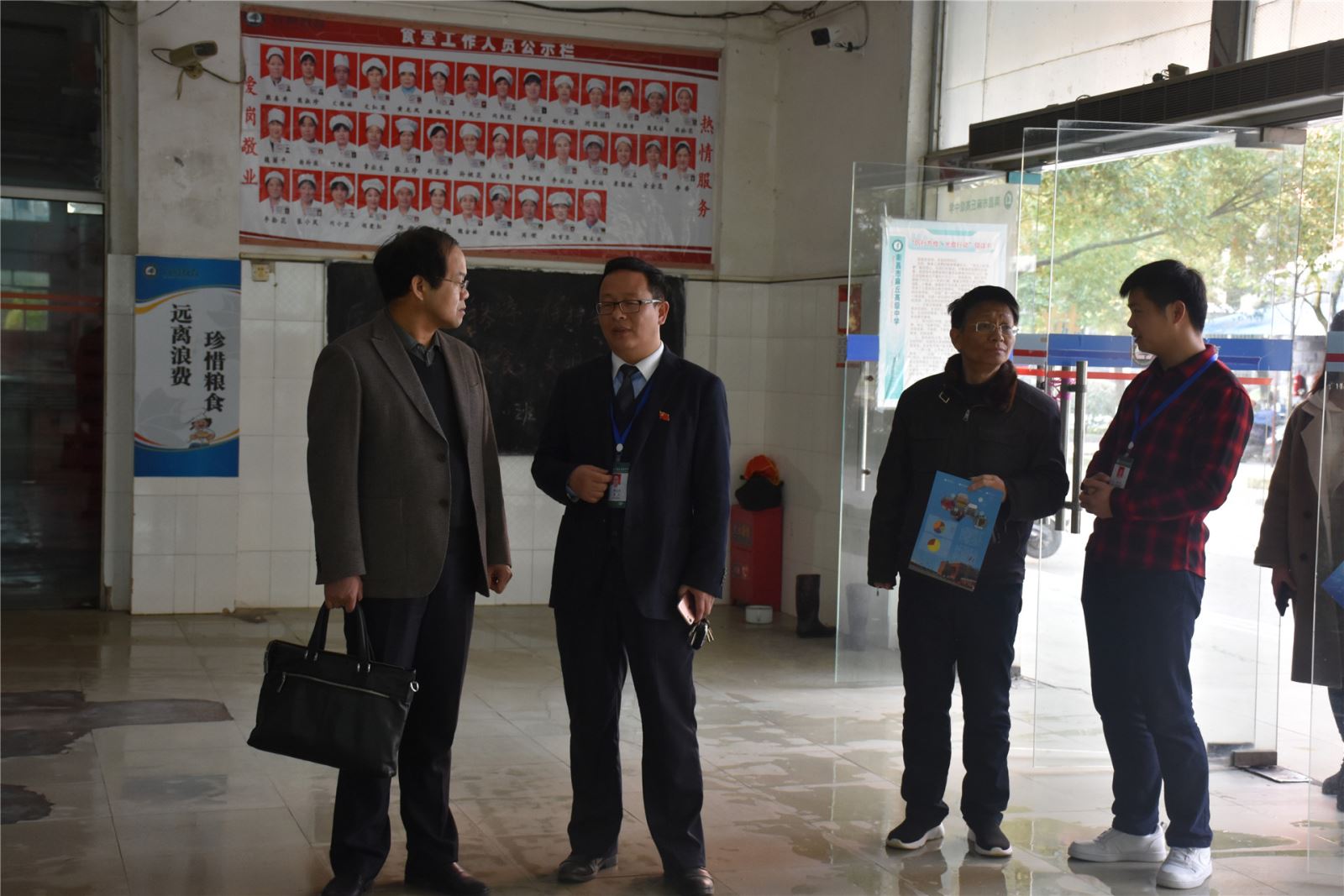 在叶存洪教授带领下莅临百树教育南昌市麻丘高级中学开展调研检查工作