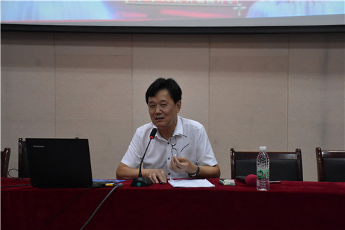 《课堂管理》,熊正华校长还就校园安全管理和师德要求作了专题讲座